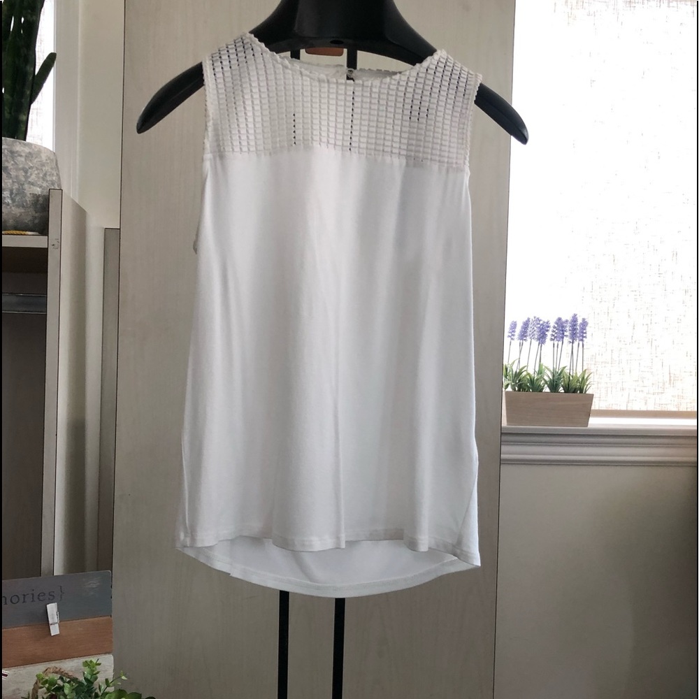 Wom & Now Barcelona sleeveless white stylish top